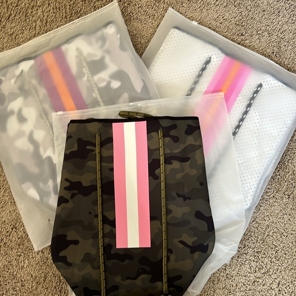 Neoprene tote with detachable wallet